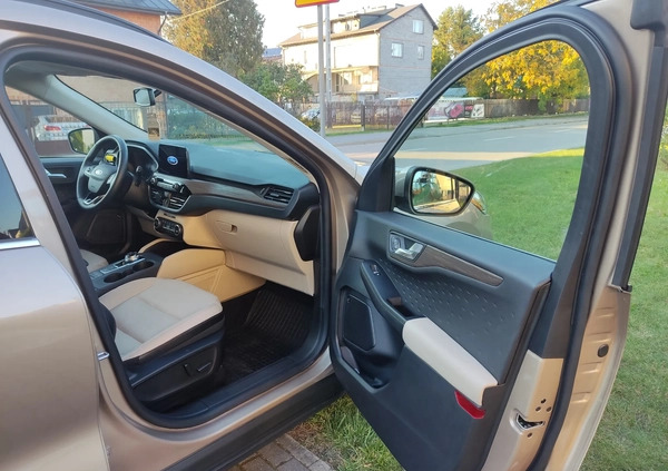 Ford Kuga cena 116900 przebieg: 33000, rok produkcji 2020 z Kobyłka małe 106